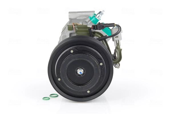 Compressor, air conditioning