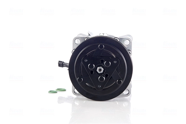 Compressor, air conditioning