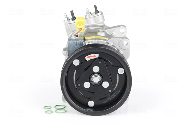 Compressor, air conditioning