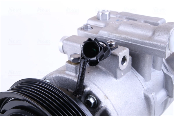 Compressor, air conditioning