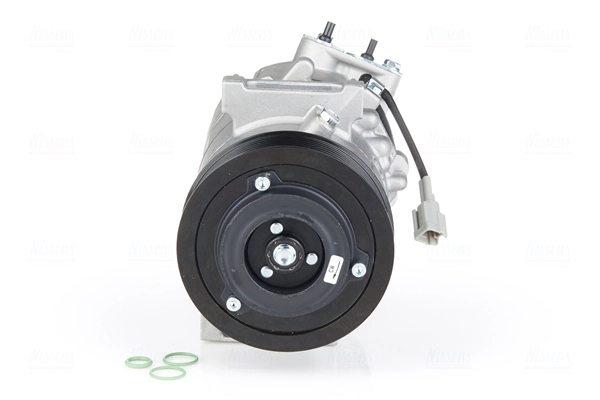 Compressor, air conditioning