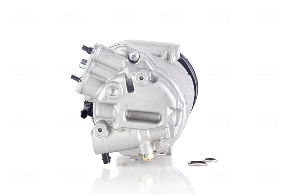 Compressor, air conditioning