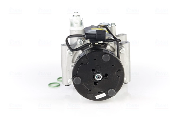 Compressor, air conditioning