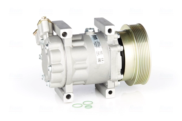 Compressor, air conditioning